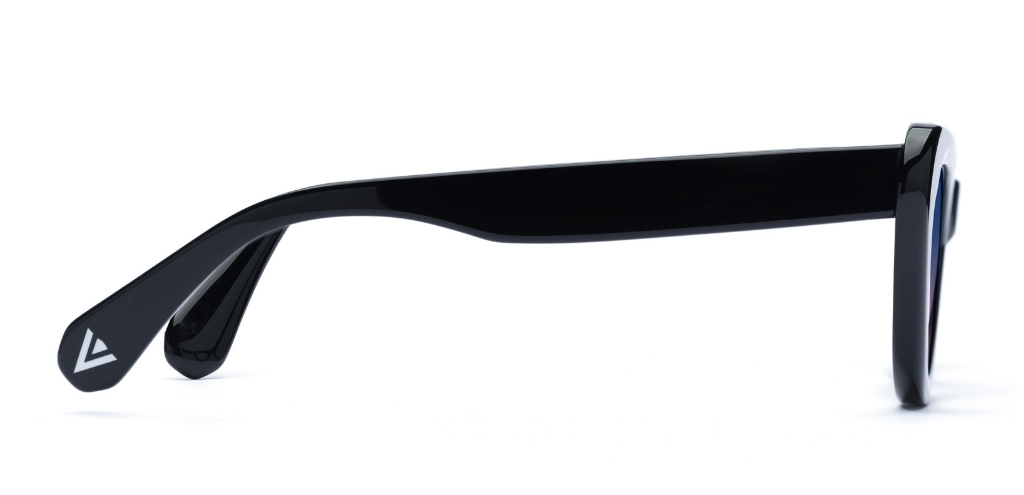 Kelly_Black_Gradient_side_forweb.jpg