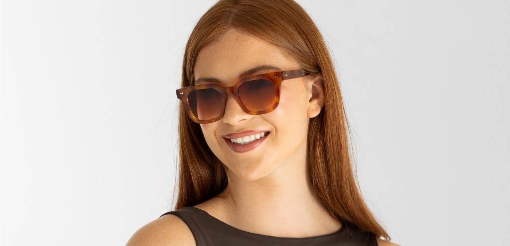 IOLLA Clyde Amber sunglasses worn by model 