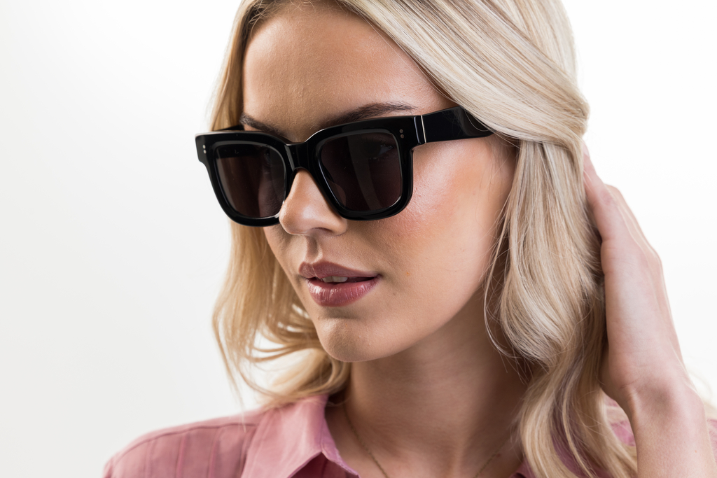 IOLLA Brodie Sunglasses in Black with Grey Lenses