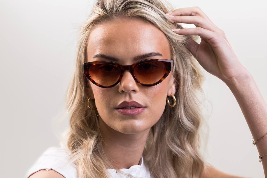 IOLLA Jura Sunglasses in Medium Havana with Sienna Sunset