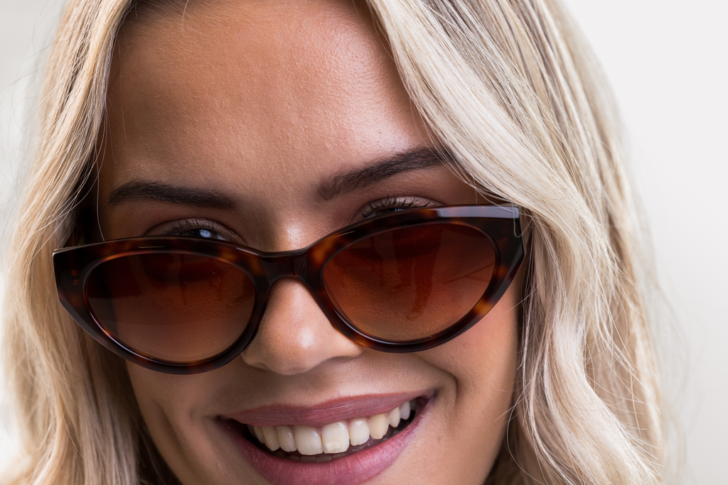 IOLLA Jura Sunglasses in Medium Havana with Sienna Sunset
