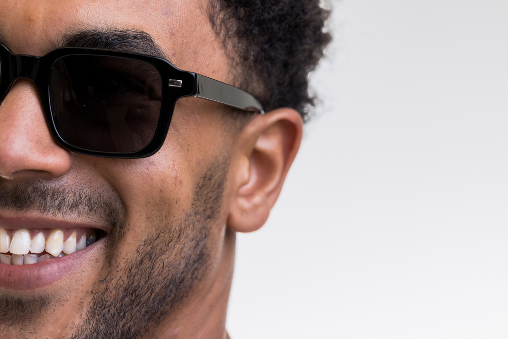 IOLLA Angus Sunglasses in Black with Grey Lenses