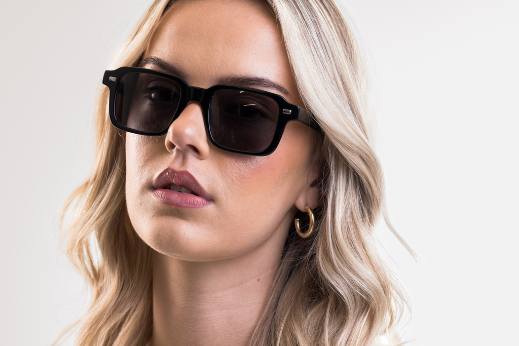 IOLLA Angus Sunglasses in Black with Grey Lenses Shown on Female Model