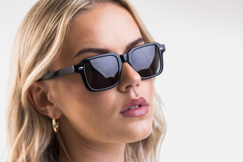 IOLLA Angus Sunglasses in Black with Grey Lenses Shown on Female Model