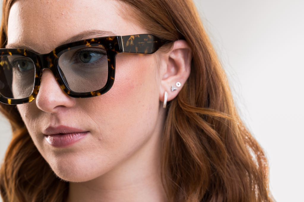 IOLLA Brodie Sunglasses in Classic Tortoise with Seabreeze Shown on Female Model