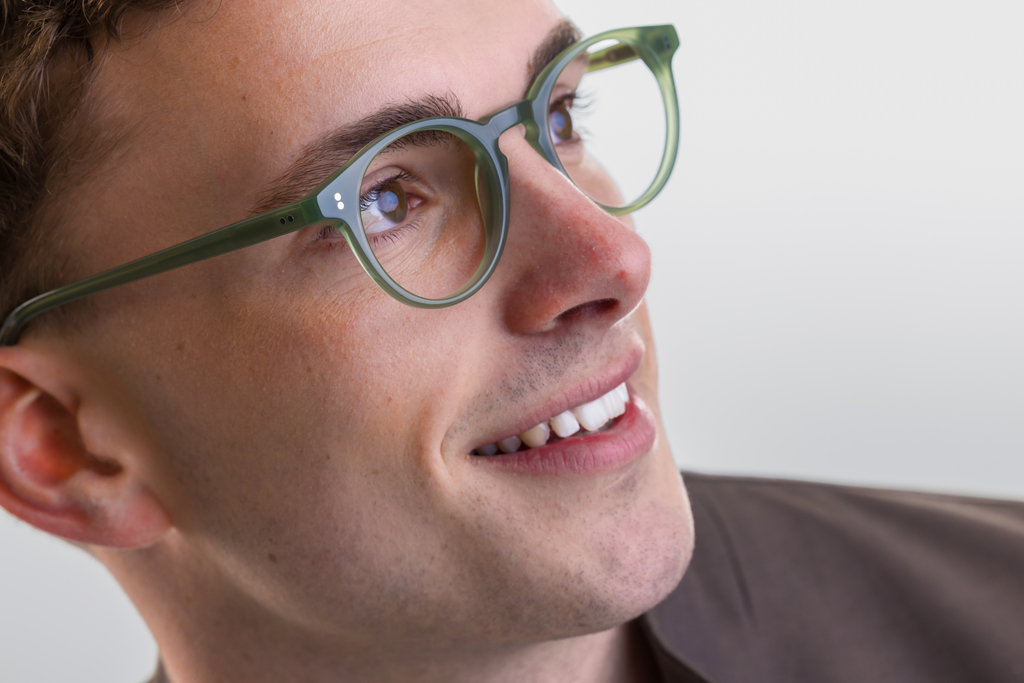 male model wearing Bell Khaki Green Glasses