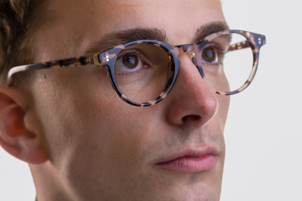 male model wearing Bell Vanilla Tortoise Glasses