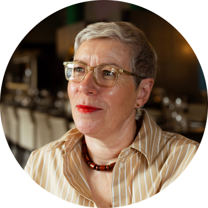 Image of female model wearing varifocals 