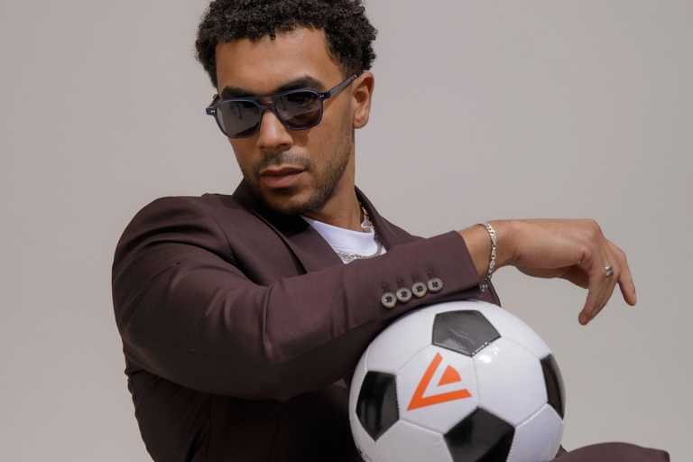 Male model wearing IOLLA Ramsay Sunglasses in Stone Blue