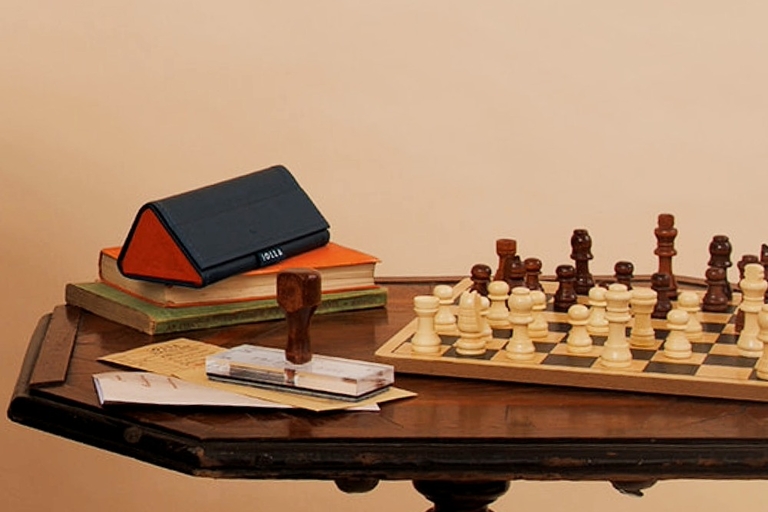 Hard Case Poetcore Chess Set Up