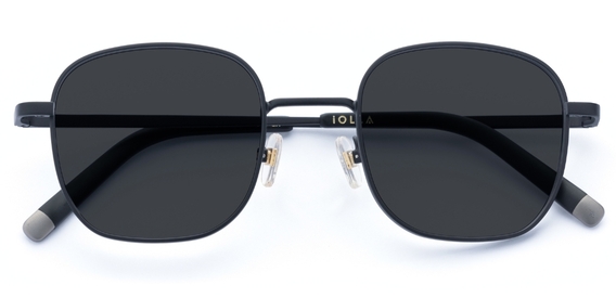Taylor in Matte Black – Minimalist Square Sunglasses | IOLLA