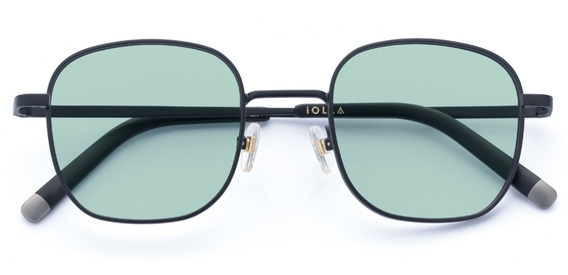Taylor in Matte Black – Minimalist Square Sunglasses | IOLLA