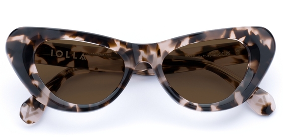 Kelly_WalnutTortoise_Sunglasses_folded_forweb.jpg
