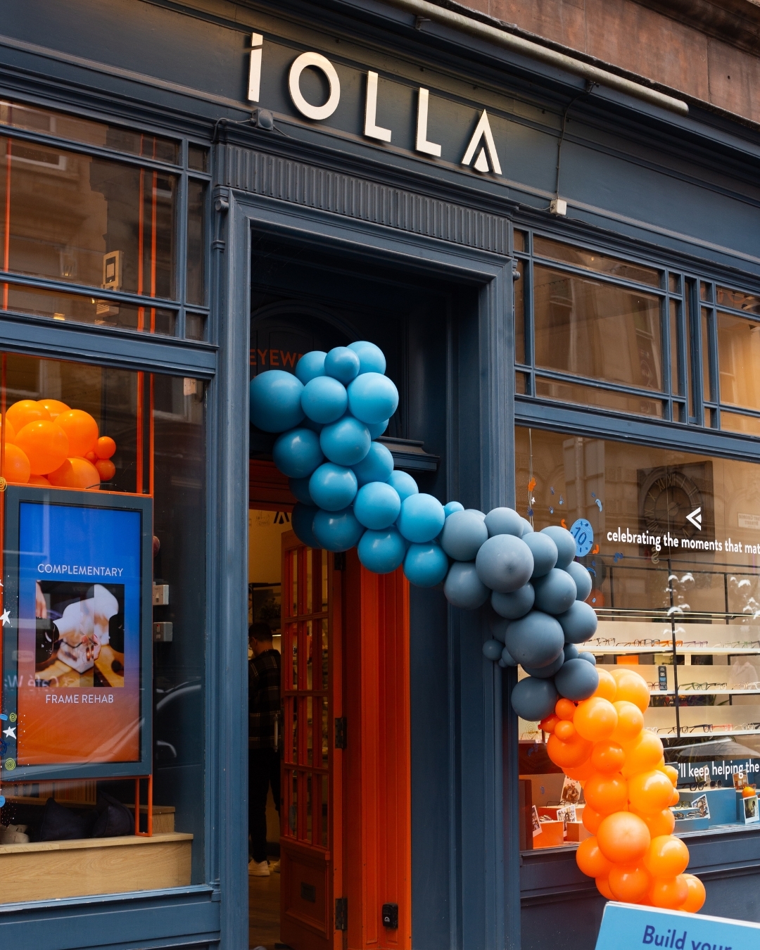 Glasgow City Centre showroom with balloon display outside