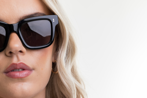 IOLLA Brodie Sunglasses in Black with Grey Lenses