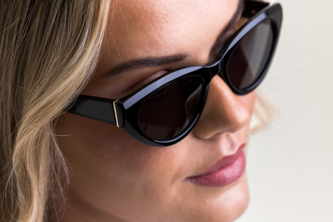 IOLLA Jura Sunglasses in Black with Grey Lenses