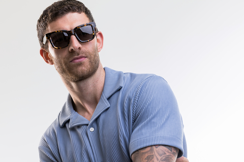 IOLLA Brodie Sunglasses in Classic Tortoise with Green Lenses Shown on Male Model