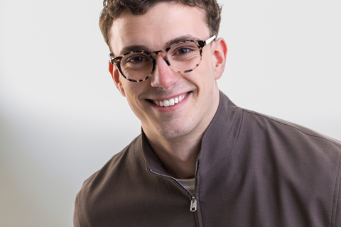 male model wearing Bell Vanilla Tortoise Glasses