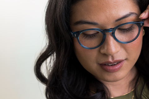 female model wearing Bell Blue Azure glasses
