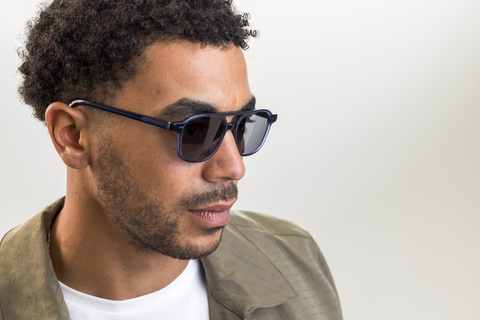 male model wearing IOLLA Ramsay sunglasses in stone blue
