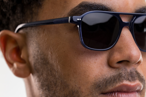 male model wearing IOLLA Ramsay sunglasses in stone blue