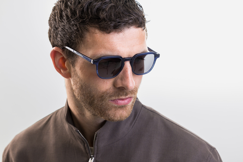 male model wearing IOLLA Boyd sunglasses in stone blue
